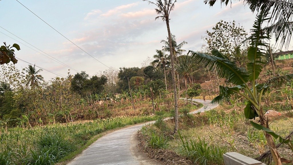 Busana Batik & Kerajinan Lembu